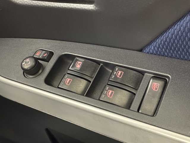 トヨタ ルーミー カスタムG－T 大阪府 2017(平29)年 2.6万km ブラックマイカメタリック スマートアシストII/　・衝突警告機能/　・衝突回避支援ブレーキ機能/　・誤発進抑制機能/　・車線逸脱警報機能/　・先行車発進お知らせ機能/　・オートマチックハイビーム/社外ナビ/　（Bluetooth/CD/DVD）/フルセグTV/バックカメラ/クルーズコントロール/両側パワースライドドア/LEDヘッドライト/フォグランプ/オートライト/純正15インチアルミホイール/純正フロアマット/スマートキー/ETC