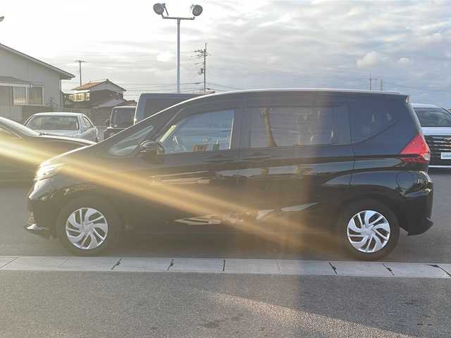 ホンダ フリード G ホンダセンシング 香川県 2021(令3)年 3.2万km クリスタルブラックパール 社外ナビ（フルセグTV/CD/DVD/BT)/バックカメラ/ドライブレコーダー/シートヒーター/両側パワースライドドア/オートライト/アイドリングストップ/ビルトインETC