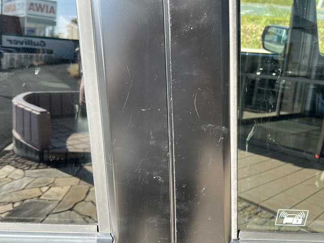 ホンダ Ｎ ＢＯＸ G SSパッケージ 静岡県 2013(平25)年 5万km アラバスターシルバーメタリック 純正ナビ/・ラジオ/USB/SD/VTR/ワンセグTV/主要装備/・ルーフキャリア　/・両側パワースライドドア　/・ステアリングリモコン　/・バックカメラ　/・アイドリングストップ　/・横滑り防止　/・プッシュスタート　/・スマートキー　/・ＥＴＣ　/・盗難防止装置　/・パワーステアリング/・純正アルミホイール/・純正フロアマット/・社外シートカバー