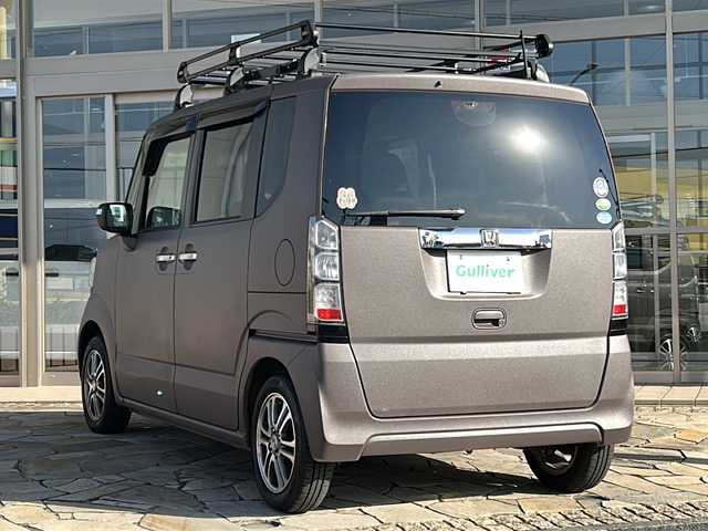 ホンダ Ｎ ＢＯＸ G SSパッケージ 静岡県 2013(平25)年 5万km アラバスターシルバーメタリック 純正ナビ/・ラジオ/USB/SD/VTR/ワンセグTV/主要装備/・ルーフキャリア　/・両側パワースライドドア　/・ステアリングリモコン　/・バックカメラ　/・アイドリングストップ　/・横滑り防止　/・プッシュスタート　/・スマートキー　/・ＥＴＣ　/・盗難防止装置　/・パワーステアリング/・純正アルミホイール/・純正フロアマット/・社外シートカバー