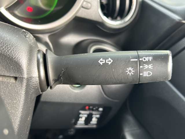 ホンダ Ｎ ＢＯＸ G SSパッケージ 静岡県 2013(平25)年 5万km アラバスターシルバーメタリック 純正ナビ/・ラジオ/USB/SD/VTR/ワンセグTV/主要装備/・ルーフキャリア　/・両側パワースライドドア　/・ステアリングリモコン　/・バックカメラ　/・アイドリングストップ　/・横滑り防止　/・プッシュスタート　/・スマートキー　/・ＥＴＣ　/・盗難防止装置　/・パワーステアリング/・純正アルミホイール/・純正フロアマット/・社外シートカバー