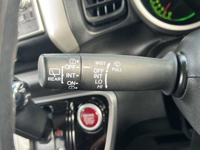 ホンダ Ｎ ＢＯＸ G SSパッケージ 静岡県 2013(平25)年 5万km アラバスターシルバーメタリック 純正ナビ/・ラジオ/USB/SD/VTR/ワンセグTV/主要装備/・ルーフキャリア　/・両側パワースライドドア　/・ステアリングリモコン　/・バックカメラ　/・アイドリングストップ　/・横滑り防止　/・プッシュスタート　/・スマートキー　/・ＥＴＣ　/・盗難防止装置　/・パワーステアリング/・純正アルミホイール/・純正フロアマット/・社外シートカバー