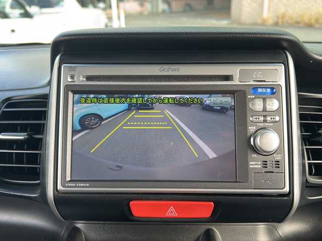 ホンダ Ｎ ＢＯＸ G SSパッケージ 静岡県 2013(平25)年 5万km アラバスターシルバーメタリック 純正ナビ/・ラジオ/USB/SD/VTR/ワンセグTV/主要装備/・ルーフキャリア　/・両側パワースライドドア　/・ステアリングリモコン　/・バックカメラ　/・アイドリングストップ　/・横滑り防止　/・プッシュスタート　/・スマートキー　/・ＥＴＣ　/・盗難防止装置　/・パワーステアリング/・純正アルミホイール/・純正フロアマット/・社外シートカバー