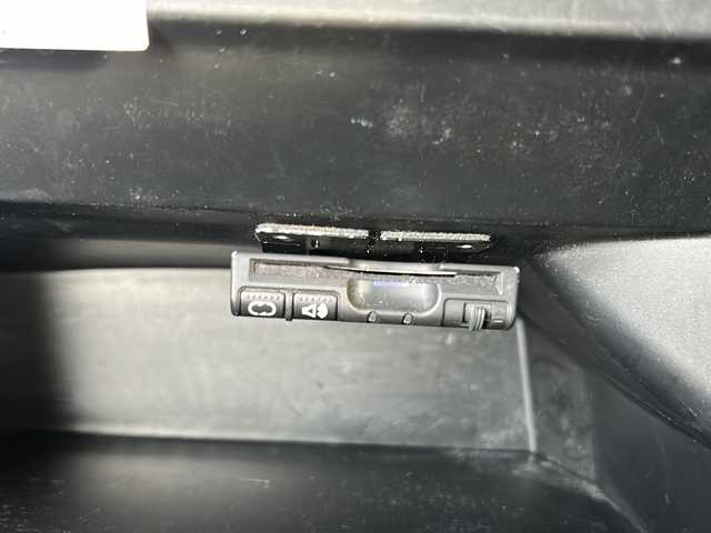 ホンダ Ｎ ＢＯＸ G SSパッケージ 静岡県 2013(平25)年 5万km アラバスターシルバーメタリック 純正ナビ/・ラジオ/USB/SD/VTR/ワンセグTV/主要装備/・ルーフキャリア　/・両側パワースライドドア　/・ステアリングリモコン　/・バックカメラ　/・アイドリングストップ　/・横滑り防止　/・プッシュスタート　/・スマートキー　/・ＥＴＣ　/・盗難防止装置　/・パワーステアリング/・純正アルミホイール/・純正フロアマット/・社外シートカバー