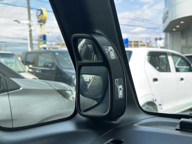 ホンダ Ｎ ＢＯＸ G SSパッケージ 静岡県 2013(平25)年 5万km アラバスターシルバーメタリック 純正ナビ/・ラジオ/USB/SD/VTR/ワンセグTV/主要装備/・ルーフキャリア　/・両側パワースライドドア　/・ステアリングリモコン　/・バックカメラ　/・アイドリングストップ　/・横滑り防止　/・プッシュスタート　/・スマートキー　/・ＥＴＣ　/・盗難防止装置　/・パワーステアリング/・純正アルミホイール/・純正フロアマット/・社外シートカバー