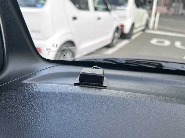 ホンダ Ｎ ＢＯＸ G SSパッケージ 静岡県 2013(平25)年 5万km アラバスターシルバーメタリック 純正ナビ/・ラジオ/USB/SD/VTR/ワンセグTV/主要装備/・ルーフキャリア　/・両側パワースライドドア　/・ステアリングリモコン　/・バックカメラ　/・アイドリングストップ　/・横滑り防止　/・プッシュスタート　/・スマートキー　/・ＥＴＣ　/・盗難防止装置　/・パワーステアリング/・純正アルミホイール/・純正フロアマット/・社外シートカバー