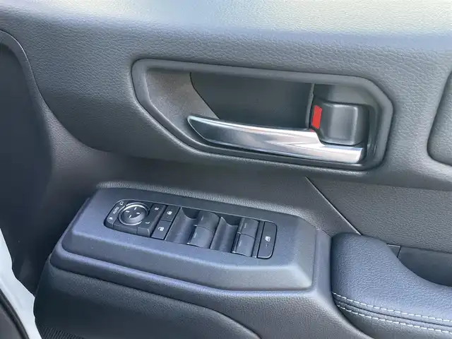 トヨタ ランドクルーザー ２５０ VX 栃木県 2024(令6)年 0.1万km プラチナホワイトパールマイカ モデリスタパッケージ/・フロントバンパーガード/・フロントアンダーカバー/・リヤバンパーガーニッシュ/トヨタチームメイト［アドバンスト ドライブ(渋滞時支援)］ /ToyotaSafetySense/・プリクラッシュセーフティ(歩行者［昼夜］・自転車運転者［昼夜］・自動二輪車［昼］検知機能付衝突回避支援タイプ/ミリ波レーダー+単眼カメラ方式)/・緊急時操舵支援(アクティブ操舵機能付)+フロントクロストラフィックアラート［FCTA］+レーンチェンジアシスト［LCA］/・レーントレーシングアシスト［LTA］+レーンディパーチャーアラート［LDA］/・レーダークルーズコントロール(全車速追従機能付)/・オートマチックハイビーム［AHB］/・プロアクティブドライビングアシスト［PDA］/ブラインドスポットモニター［BSM］+安心降車アシスト［SEA］+後方車両接近告知+周辺車両接近時サポート(通報提案機能)+後方車両への接近警報＋セカンダリーコリジョンブレーキ(停車中後突対応)/パノラミックビューモニター/12.3インチディスプレイオーディオ(コネクティッドナビ対応)Plus+トヨタプレミアムサウンドシステム/デジタルインナーミラー/ドライブレコーダー