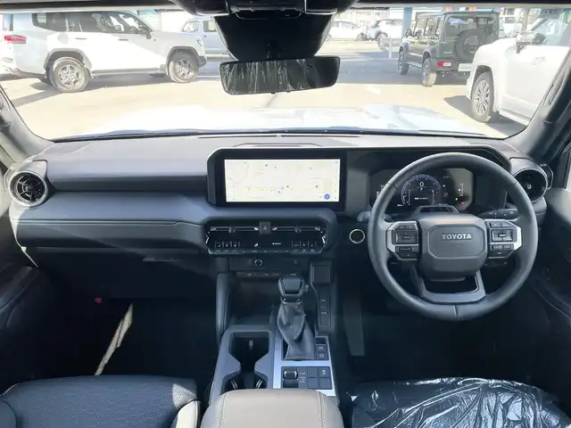 トヨタ ランドクルーザー ２５０ VX 栃木県 2024(令6)年 0.1万km プラチナホワイトパールマイカ モデリスタパッケージ/・フロントバンパーガード/・フロントアンダーカバー/・リヤバンパーガーニッシュ/トヨタチームメイト［アドバンスト ドライブ(渋滞時支援)］ /ToyotaSafetySense/・プリクラッシュセーフティ(歩行者［昼夜］・自転車運転者［昼夜］・自動二輪車［昼］検知機能付衝突回避支援タイプ/ミリ波レーダー+単眼カメラ方式)/・緊急時操舵支援(アクティブ操舵機能付)+フロントクロストラフィックアラート［FCTA］+レーンチェンジアシスト［LCA］/・レーントレーシングアシスト［LTA］+レーンディパーチャーアラート［LDA］/・レーダークルーズコントロール(全車速追従機能付)/・オートマチックハイビーム［AHB］/・プロアクティブドライビングアシスト［PDA］/ブラインドスポットモニター［BSM］+安心降車アシスト［SEA］+後方車両接近告知+周辺車両接近時サポート(通報提案機能)+後方車両への接近警報＋セカンダリーコリジョンブレーキ(停車中後突対応)/パノラミックビューモニター/12.3インチディスプレイオーディオ(コネクティッドナビ対応)Plus+トヨタプレミアムサウンドシステム/デジタルインナーミラー/ドライブレコーダー