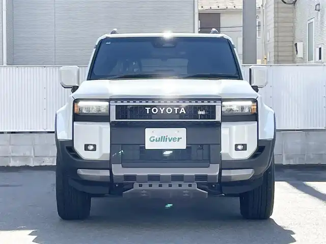 トヨタ ランドクルーザー ２５０ VX 栃木県 2024(令6)年 0.1万km プラチナホワイトパールマイカ モデリスタパッケージ/・フロントバンパーガード/・フロントアンダーカバー/・リヤバンパーガーニッシュ/トヨタチームメイト［アドバンスト ドライブ(渋滞時支援)］ /ToyotaSafetySense/・プリクラッシュセーフティ(歩行者［昼夜］・自転車運転者［昼夜］・自動二輪車［昼］検知機能付衝突回避支援タイプ/ミリ波レーダー+単眼カメラ方式)/・緊急時操舵支援(アクティブ操舵機能付)+フロントクロストラフィックアラート［FCTA］+レーンチェンジアシスト［LCA］/・レーントレーシングアシスト［LTA］+レーンディパーチャーアラート［LDA］/・レーダークルーズコントロール(全車速追従機能付)/・オートマチックハイビーム［AHB］/・プロアクティブドライビングアシスト［PDA］/ブラインドスポットモニター［BSM］+安心降車アシスト［SEA］+後方車両接近告知+周辺車両接近時サポート(通報提案機能)+後方車両への接近警報＋セカンダリーコリジョンブレーキ(停車中後突対応)/パノラミックビューモニター/12.3インチディスプレイオーディオ(コネクティッドナビ対応)Plus+トヨタプレミアムサウンドシステム/デジタルインナーミラー/ドライブレコーダー