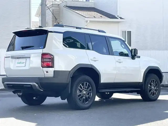 トヨタ ランドクルーザー ２５０ VX 栃木県 2024(令6)年 0.1万km プラチナホワイトパールマイカ モデリスタパッケージ/・フロントバンパーガード/・フロントアンダーカバー/・リヤバンパーガーニッシュ/トヨタチームメイト［アドバンスト ドライブ(渋滞時支援)］ /ToyotaSafetySense/・プリクラッシュセーフティ(歩行者［昼夜］・自転車運転者［昼夜］・自動二輪車［昼］検知機能付衝突回避支援タイプ/ミリ波レーダー+単眼カメラ方式)/・緊急時操舵支援(アクティブ操舵機能付)+フロントクロストラフィックアラート［FCTA］+レーンチェンジアシスト［LCA］/・レーントレーシングアシスト［LTA］+レーンディパーチャーアラート［LDA］/・レーダークルーズコントロール(全車速追従機能付)/・オートマチックハイビーム［AHB］/・プロアクティブドライビングアシスト［PDA］/ブラインドスポットモニター［BSM］+安心降車アシスト［SEA］+後方車両接近告知+周辺車両接近時サポート(通報提案機能)+後方車両への接近警報＋セカンダリーコリジョンブレーキ(停車中後突対応)/パノラミックビューモニター/12.3インチディスプレイオーディオ(コネクティッドナビ対応)Plus+トヨタプレミアムサウンドシステム/デジタルインナーミラー/ドライブレコーダー
