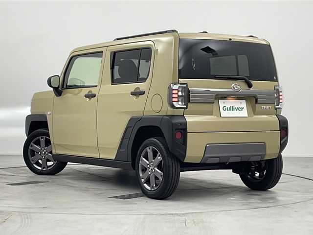 ダイハツ タフト G ダーククロムベンチャー 愛知県 2024(令6)年 0.9万km サンドベージュメタリック KENWOODナビ【MDV-S707W】/フルセグTV・Bluetooth/ガラスルーフ/ルーフレール/純正15インチアルミホイール/スマートアシスト/アダプティブクルーズコントロール/レーンキープコントロール/衝突回避支援ブレーキ/衝突警報/ブレーキ制御付誤発進抑制(前方・後方)/車線逸脱抑制制御/車線逸脱警報/路外逸脱警報/ふらつき警報/先行車発進お知らせ/標識認識/アダプティブドライビングビーム/サイドビューランプ/コーナーセンサー(フロント・リヤ)/アイドリングストップ/LEDヘッドライト/オートライト/フロントフォグランプ/ファブリックシート/運転席助手席シートヒーター/スマートキー/プッシュスタート/イモビライザー/保証書・取扱説明書/スペアキー