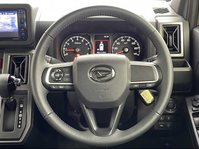 ダイハツ タフト G ダーククロムベンチャー 愛知県 2024(令6)年 0.9万km サンドベージュメタリック KENWOODナビ【MDV-S707W】/フルセグTV・Bluetooth/ガラスルーフ/ルーフレール/純正15インチアルミホイール/スマートアシスト/アダプティブクルーズコントロール/レーンキープコントロール/衝突回避支援ブレーキ/衝突警報/ブレーキ制御付誤発進抑制(前方・後方)/車線逸脱抑制制御/車線逸脱警報/路外逸脱警報/ふらつき警報/先行車発進お知らせ/標識認識/アダプティブドライビングビーム/サイドビューランプ/コーナーセンサー(フロント・リヤ)/アイドリングストップ/LEDヘッドライト/オートライト/フロントフォグランプ/ファブリックシート/運転席助手席シートヒーター/スマートキー/プッシュスタート/イモビライザー/保証書・取扱説明書/スペアキー