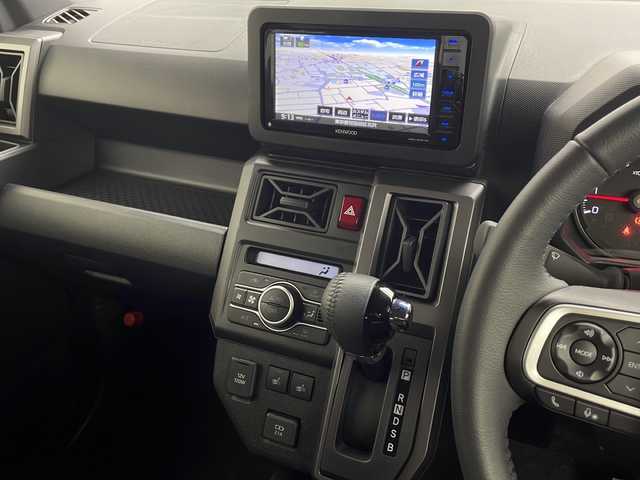 ダイハツ タフト G ダーククロムベンチャー 愛知県 2024(令6)年 0.9万km サンドベージュメタリック KENWOODナビ【MDV-S707W】/フルセグTV・Bluetooth/ガラスルーフ/ルーフレール/純正15インチアルミホイール/スマートアシスト/アダプティブクルーズコントロール/レーンキープコントロール/衝突回避支援ブレーキ/衝突警報/ブレーキ制御付誤発進抑制(前方・後方)/車線逸脱抑制制御/車線逸脱警報/路外逸脱警報/ふらつき警報/先行車発進お知らせ/標識認識/アダプティブドライビングビーム/サイドビューランプ/コーナーセンサー(フロント・リヤ)/アイドリングストップ/LEDヘッドライト/オートライト/フロントフォグランプ/ファブリックシート/運転席助手席シートヒーター/スマートキー/プッシュスタート/イモビライザー/保証書・取扱説明書/スペアキー