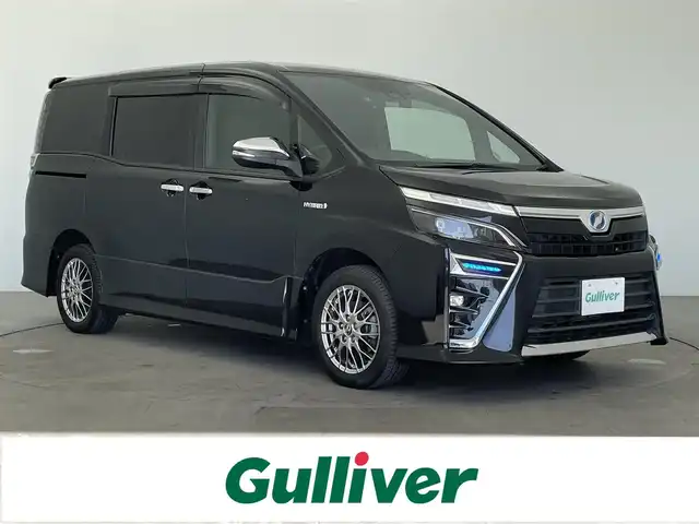 トヨタ ヴォクシー ハイブリッド ZS 煌 大分県 2018(平30)年 4.8万km ブラック 純正SDナビ（NSZN-Z66T）/ BT/CD/DVD/フルセグ/純正フリップダウンモニター/両側パワースライドドア/バックカメラ/クルーズコントロール/オートマチックハイビーム/レーンキープアシスト/ドライブレコーダー/LEDヘッドライト/本革巻きステアリング/フロアマット/プッシュスタート/スマートキー