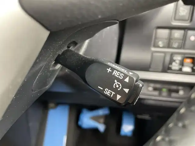 トヨタ ヴォクシー ハイブリッド ZS 煌 大分県 2018(平30)年 4.8万km ブラック 純正SDナビ（NSZN-Z66T）/ BT/CD/DVD/フルセグ/純正フリップダウンモニター/両側パワースライドドア/バックカメラ/クルーズコントロール/オートマチックハイビーム/レーンキープアシスト/ドライブレコーダー/LEDヘッドライト/本革巻きステアリング/フロアマット/プッシュスタート/スマートキー