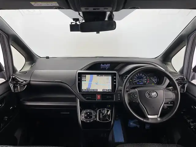 トヨタ ヴォクシー ハイブリッド ZS 煌 大分県 2018(平30)年 4.8万km ブラック 純正SDナビ（NSZN-Z66T）/ BT/CD/DVD/フルセグ/純正フリップダウンモニター/両側パワースライドドア/バックカメラ/クルーズコントロール/オートマチックハイビーム/レーンキープアシスト/ドライブレコーダー/LEDヘッドライト/本革巻きステアリング/フロアマット/プッシュスタート/スマートキー