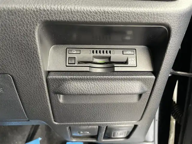 トヨタ ヴォクシー ハイブリッド ZS 煌 大分県 2018(平30)年 4.8万km ブラック 純正SDナビ（NSZN-Z66T）/ BT/CD/DVD/フルセグ/純正フリップダウンモニター/両側パワースライドドア/バックカメラ/クルーズコントロール/オートマチックハイビーム/レーンキープアシスト/ドライブレコーダー/LEDヘッドライト/本革巻きステアリング/フロアマット/プッシュスタート/スマートキー