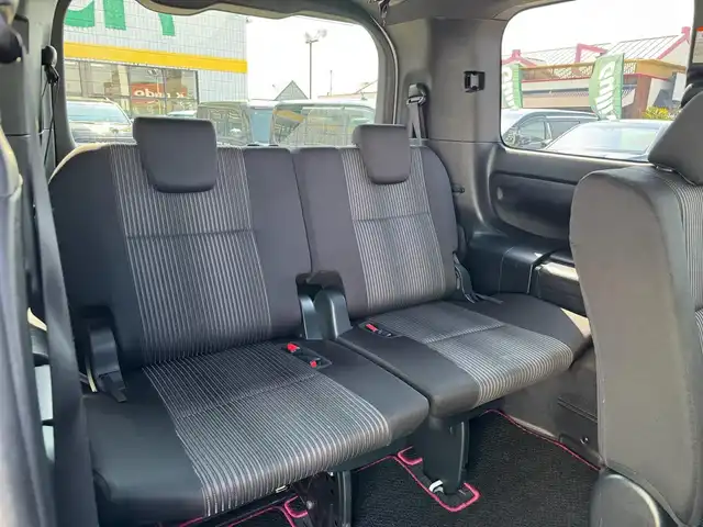 トヨタ ヴォクシー ZS 滋賀県 2018(平30)年 7.4万km ホワイトパールクリスタルシャイン 純正8インチフルセグナビ/　フルセグ Bluetooth CD  DVD SDREC AM FM/バックカメラ/純正フリップダウンモニター/ドライブレコーダー/両側パワースライドドア/ビルトインETC/Toyota Safety Sense C/プリクラッシュセーフティー/レーンディパーチャーアラート/オートマチックハイビーム/先行車発進告知機能/フロアマット/純正16インチアルミ/スマートキー×2