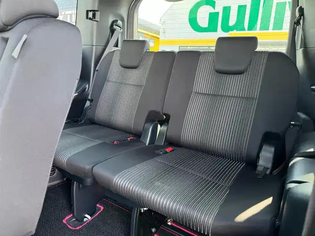 トヨタ ヴォクシー ZS 滋賀県 2018(平30)年 7.4万km ホワイトパールクリスタルシャイン 純正8インチフルセグナビ/　フルセグ Bluetooth CD  DVD SDREC AM FM/バックカメラ/純正フリップダウンモニター/ドライブレコーダー/両側パワースライドドア/ビルトインETC/Toyota Safety Sense C/プリクラッシュセーフティー/レーンディパーチャーアラート/オートマチックハイビーム/先行車発進告知機能/フロアマット/純正16インチアルミ/スマートキー×2