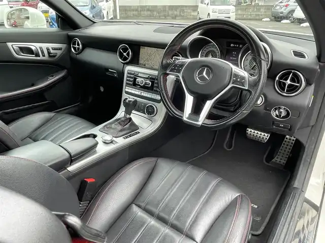 メルセデス・ベンツ ＳＬＫ２００ ブルーエフィシェンシー 静岡県 2012(平24)年 3.9万km カルサイトホワイト AMGスポーツパッケージ/純正HDDナビ・フルセグTV/ラジオ/CD/DVD/ミュージックレジスター/Bluetooth/USB/メディアインターフェース/レザーシート/電動オープン/パドルシフト/オートライト/電動格納ミラー/前席パワーシート/前席シートヒーター/エアスカーフ/純正フロアマット/純正18インチホイール/横滑り防止装置/新車時保証書/取扱説明書