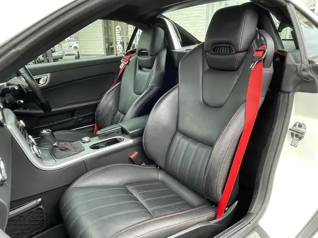 メルセデス・ベンツ ＳＬＫ２００ ブルーエフィシェンシー 静岡県 2012(平24)年 3.9万km カルサイトホワイト AMGスポーツパッケージ/純正HDDナビ・フルセグTV/ラジオ/CD/DVD/ミュージックレジスター/Bluetooth/USB/メディアインターフェース/レザーシート/電動オープン/パドルシフト/オートライト/電動格納ミラー/前席パワーシート/前席シートヒーター/エアスカーフ/純正フロアマット/純正18インチホイール/横滑り防止装置/新車時保証書/取扱説明書