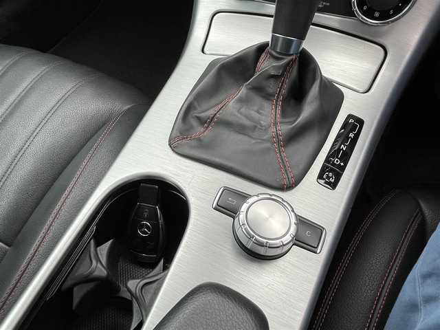 メルセデス・ベンツ ＳＬＫ２００ ブルーエフィシェンシー 静岡県 2012(平24)年 3.9万km カルサイトホワイト AMGスポーツパッケージ/純正HDDナビ・フルセグTV/ラジオ/CD/DVD/ミュージックレジスター/Bluetooth/USB/メディアインターフェース/レザーシート/電動オープン/パドルシフト/オートライト/電動格納ミラー/前席パワーシート/前席シートヒーター/エアスカーフ/純正フロアマット/純正18インチホイール/横滑り防止装置/新車時保証書/取扱説明書