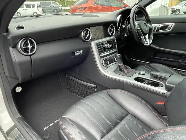 メルセデス・ベンツ ＳＬＫ２００ ブルーエフィシェンシー 静岡県 2012(平24)年 3.9万km カルサイトホワイト AMGスポーツパッケージ/純正HDDナビ・フルセグTV/ラジオ/CD/DVD/ミュージックレジスター/Bluetooth/USB/メディアインターフェース/レザーシート/電動オープン/パドルシフト/オートライト/電動格納ミラー/前席パワーシート/前席シートヒーター/エアスカーフ/純正フロアマット/純正18インチホイール/横滑り防止装置/新車時保証書/取扱説明書