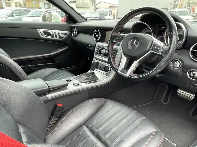 メルセデス・ベンツ ＳＬＫ２００ ブルーエフィシェンシー 静岡県 2012(平24)年 3.9万km カルサイトホワイト AMGスポーツパッケージ/純正HDDナビ・フルセグTV/ラジオ/CD/DVD/ミュージックレジスター/Bluetooth/USB/メディアインターフェース/レザーシート/電動オープン/パドルシフト/オートライト/電動格納ミラー/前席パワーシート/前席シートヒーター/エアスカーフ/純正フロアマット/純正18インチホイール/横滑り防止装置/新車時保証書/取扱説明書