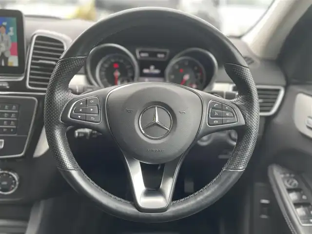 メルセデス・ベンツ ＧＬＥ３５０ｄ 4MATIC 東京都 2016(平28)年 5.7万km オブシディアンブラック ワンオーナー/純正ナビ/・Bluetoothオーディオ/USBオーディオ/・フルセグTV/DVD/Apple CarPlay/360°カメラシステム/シートヒーター/パワーシート（前席）/レーダーセーフティパッケージ/・アダプティブクルーズコントロール/・ブラインドスポットアシスト/・レーンキーピングアシスト/アダプティブハイビームアシスト/LEDインテリジェントライトシステム/純正ETC/取扱説明書/保証書/スペアキー1本