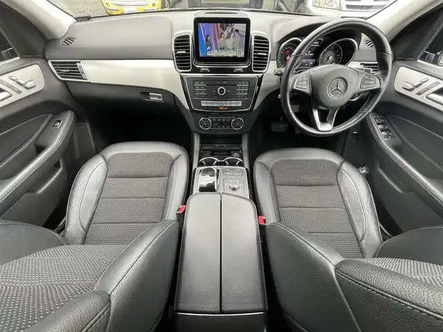 メルセデス・ベンツ ＧＬＥ３５０ｄ 4MATIC 東京都 2016(平28)年 5.7万km オブシディアンブラック ワンオーナー/純正ナビ/・Bluetoothオーディオ/USBオーディオ/・フルセグTV/DVD/Apple CarPlay/360°カメラシステム/シートヒーター/パワーシート（前席）/レーダーセーフティパッケージ/・アダプティブクルーズコントロール/・ブラインドスポットアシスト/・レーンキーピングアシスト/アダプティブハイビームアシスト/LEDインテリジェントライトシステム/純正ETC/取扱説明書/保証書/スペアキー1本