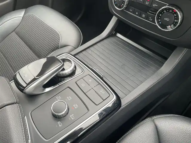 メルセデス・ベンツ ＧＬＥ３５０ｄ 4MATIC 東京都 2016(平28)年 5.7万km オブシディアンブラック ワンオーナー/純正ナビ/・Bluetoothオーディオ/USBオーディオ/・フルセグTV/DVD/Apple CarPlay/360°カメラシステム/シートヒーター/パワーシート（前席）/レーダーセーフティパッケージ/・アダプティブクルーズコントロール/・ブラインドスポットアシスト/・レーンキーピングアシスト/アダプティブハイビームアシスト/LEDインテリジェントライトシステム/純正ETC/取扱説明書/保証書/スペアキー1本