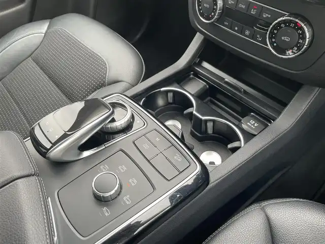 メルセデス・ベンツ ＧＬＥ３５０ｄ 4MATIC 東京都 2016(平28)年 5.7万km オブシディアンブラック ワンオーナー/純正ナビ/・Bluetoothオーディオ/USBオーディオ/・フルセグTV/DVD/Apple CarPlay/360°カメラシステム/シートヒーター/パワーシート（前席）/レーダーセーフティパッケージ/・アダプティブクルーズコントロール/・ブラインドスポットアシスト/・レーンキーピングアシスト/アダプティブハイビームアシスト/LEDインテリジェントライトシステム/純正ETC/取扱説明書/保証書/スペアキー1本
