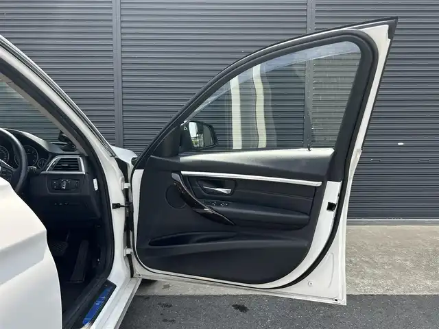 ＢＭＷ ３２０ｄ ラグジュアリー 茨城県 2017(平29)年 4.5万km アルピンホワイトⅢ 後期型　/インテリジェントＳＦＴ　/ＡＣＣ　/ＬＤＷ　/ＬＣＷ　/Ｂカメラ　/ＰＤＣ　/黒革　/シートヒーター　/Ｍ付ＰＷシート　/ナビ　/ＢＴ　/ＤＶＤ　/ＵＳＢ　/ＬＥＤヘッドライト　/オートライト　/ＥＴＣ２．０　　/前後ドラレコ/禁煙車