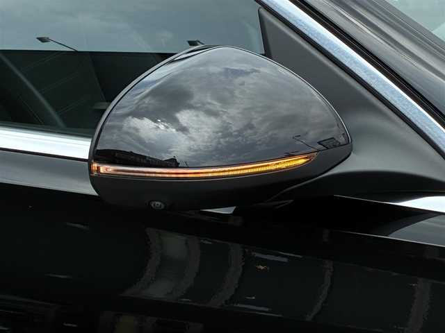 メルセデス・ベンツ Ｍ・ベンツ Ｃ２２０ｄ ステーションワゴン アバンギャルドAMGライン 京都府 2022(令4)年 1.2万km 黒Ｍ 登録時走行距離11683Km/パノラミックスライディングルーフ/レーダーセーフティパッケージ/・アクティブディスタンスA/・アクティブブレーキA/・プレセーフインパルスサイド/・アクティブブラインドスポットA/・アクティブレーンキープA/・アクティブステアリングA/・アクティブレーンチェンジA/・アクティブエマージェンシー ストップA/ユーザーエクスペリエンス/・11.9インチディスプレイ/・HDDナビ/・フルセグTV/・AppleCarPlay/AndroidAuto/・ETC2.0/360°カメラシステム/純正前後ドラレコ/アクティブパーキングA/レーザー×スエードコンビシート/・前席メモリー付パワーシート/・前席シートヒーター/レザーステアリング/・パドルシフト/キーレスゴー/・スマートキー×2個/アンビエントライト/LEDデジタルライト/純正スポーツサスペンション/純正18インチアルミホイール/車両取説/ユーザーエクスペリエンスクイックガイド