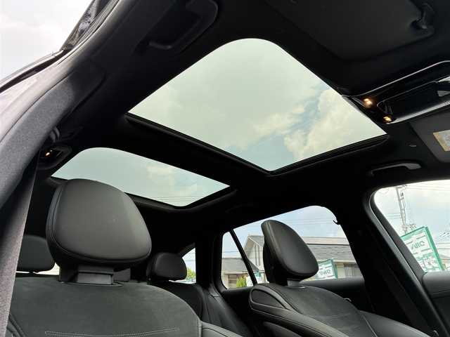 メルセデス・ベンツ Ｍ・ベンツ Ｃ２２０ｄ ステーションワゴン アバンギャルドAMGライン 京都府 2022(令4)年 1.2万km 黒Ｍ 登録時走行距離11683Km/パノラミックスライディングルーフ/レーダーセーフティパッケージ/・アクティブディスタンスA/・アクティブブレーキA/・プレセーフインパルスサイド/・アクティブブラインドスポットA/・アクティブレーンキープA/・アクティブステアリングA/・アクティブレーンチェンジA/・アクティブエマージェンシー ストップA/ユーザーエクスペリエンス/・11.9インチディスプレイ/・HDDナビ/・フルセグTV/・AppleCarPlay/AndroidAuto/・ETC2.0/360°カメラシステム/純正前後ドラレコ/アクティブパーキングA/レーザー×スエードコンビシート/・前席メモリー付パワーシート/・前席シートヒーター/レザーステアリング/・パドルシフト/キーレスゴー/・スマートキー×2個/アンビエントライト/LEDデジタルライト/純正スポーツサスペンション/純正18インチアルミホイール/車両取説/ユーザーエクスペリエンスクイックガイド