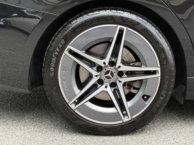 メルセデス・ベンツ Ｍ・ベンツ Ｃ２２０ｄ ステーションワゴン アバンギャルドAMGライン 京都府 2022(令4)年 1.2万km 黒Ｍ 登録時走行距離11683Km/パノラミックスライディングルーフ/レーダーセーフティパッケージ/・アクティブディスタンスA/・アクティブブレーキA/・プレセーフインパルスサイド/・アクティブブラインドスポットA/・アクティブレーンキープA/・アクティブステアリングA/・アクティブレーンチェンジA/・アクティブエマージェンシー ストップA/ユーザーエクスペリエンス/・11.9インチディスプレイ/・HDDナビ/・フルセグTV/・AppleCarPlay/AndroidAuto/・ETC2.0/360°カメラシステム/純正前後ドラレコ/アクティブパーキングA/レーザー×スエードコンビシート/・前席メモリー付パワーシート/・前席シートヒーター/レザーステアリング/・パドルシフト/キーレスゴー/・スマートキー×2個/アンビエントライト/LEDデジタルライト/純正スポーツサスペンション/純正18インチアルミホイール/車両取説/ユーザーエクスペリエンスクイックガイド