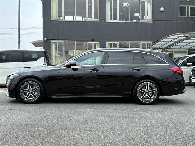 メルセデス・ベンツ Ｍ・ベンツ Ｃ２２０ｄ ステーションワゴン アバンギャルドAMGライン 京都府 2022(令4)年 1.2万km 黒Ｍ 登録時走行距離11683Km/パノラミックスライディングルーフ/レーダーセーフティパッケージ/・アクティブディスタンスA/・アクティブブレーキA/・プレセーフインパルスサイド/・アクティブブラインドスポットA/・アクティブレーンキープA/・アクティブステアリングA/・アクティブレーンチェンジA/・アクティブエマージェンシー ストップA/ユーザーエクスペリエンス/・11.9インチディスプレイ/・HDDナビ/・フルセグTV/・AppleCarPlay/AndroidAuto/・ETC2.0/360°カメラシステム/純正前後ドラレコ/アクティブパーキングA/レーザー×スエードコンビシート/・前席メモリー付パワーシート/・前席シートヒーター/レザーステアリング/・パドルシフト/キーレスゴー/・スマートキー×2個/アンビエントライト/LEDデジタルライト/純正スポーツサスペンション/純正18インチアルミホイール/車両取説/ユーザーエクスペリエンスクイックガイド