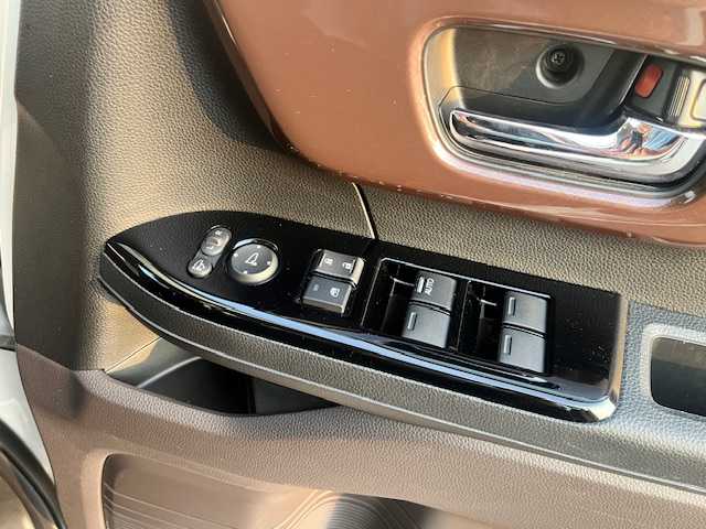 ホンダ Ｎ ＢＯＸ G･L ホンダセンシング カッパーブラウンスタイル 愛知県 2018(平30)年 6.3万km プラチナホワイトパール 衝突軽減ブレーキ　/レーンキープアシスト　/ナビ　/フルセグＴＶ　/バックカメラ　/ＥＴＣ　/両側電動スライドドア　/レーダークルーズコントロール　/プッシュスタート　/スマートキー