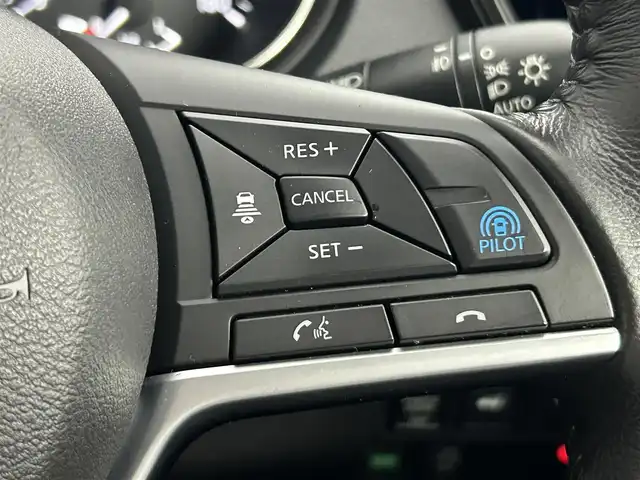 日産 エクストレイル 20Xi 道央・札幌 2018(平30)年 2.1万km ブリリアントホワイトパール ・４WD/・純正SDナビ/・CD／DVD／フルセグ／Bluetooth/・アラウンドビューモニター/・ビルトインETC/・純正ドライブレコーダー（DJ-4D）/・インテリジェントルームミラー/・プロパイロット/・エマージェンシーブレーキ/・ブラインドスポットモニター/・横滑り防止装置/・盗難防止装置/・レーンキープアシスト/・オートブレーキホールド/・カプロンシート/・前席シートヒーター/・ドアミラーウィンカー/・ステアリングスイッチ/・LEDヘッドライト/・LEDフロントフォグ/・純正AW18インチ/・純正フロアマット/・スマートキー/・プッシュスタート