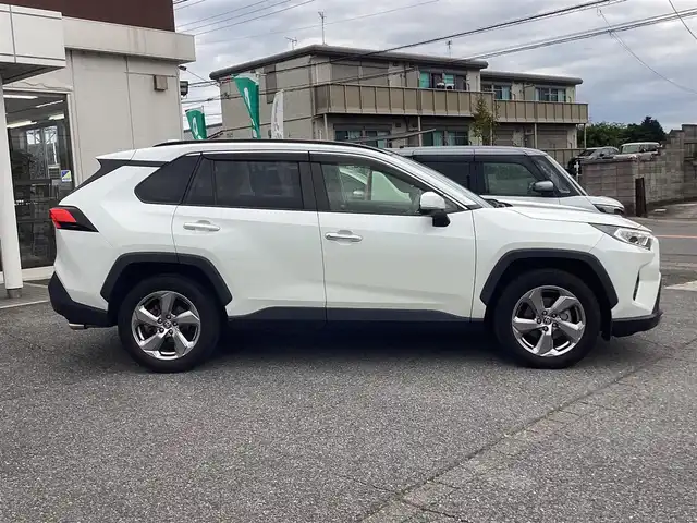 トヨタ ＲＡＶ４ ハイブリットG 千葉県 2021(令3)年 2.4万km ホワイトパールクリスタルシャイン 純正ナビゲーション/Bluetooth/TV/CD /バックカメラ/ステアリングヒーター/AUTOミラー/ブラインドスポットモニター/純正18インチアルミホイール/サンルーフ/パワーバックドア/スマートキー×2