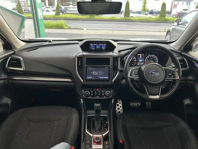 スバル フォレスター ハイブリッド アドバンス 愛知県 2023(令5)年 4.1万km クリスタルホワイトP EyeSight/・プリクラッシュブレーキ/・緊急時プリクラッシュステアリング/・ツーリングアシスト/・全車速追従機能付きクルーズコントロール/・車線中央維持・先行車追従操舵機能/・車線逸脱抑制機能/carrozzeriaナビ/・FM/AM/Bluetooth/・CD/DVD再生/・フルセグTV/・バック、フロント、サイドカメラ/ハーフレザーシート/D席メモリー付き前席パワーシート/全席シートヒーター/デジタルインナーミラー/ステアリングヒーター/LEDオートライト/ステアリング連動ヘッドランプ/電動パーキングブレーキ/オートホールド/パドルシフト/スマートキー×２