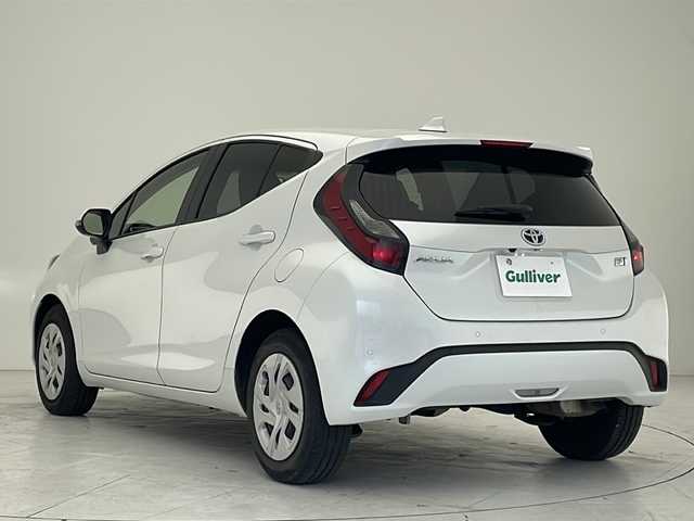 トヨタ アクア G 沖縄県 2021(令3)年 6.9万km プラチナホワイトパールマイカ 純正ディスプレイオーディオ　/(Ｂｌｕｅｔｏｏｔｈ　ＡＭ　ＦＭ)/バックカメラ　/ＵＳＢ入力端子/ビルドインＥＴＣ　/トヨタセーフティセンス/・衝突被害軽減ブレーキ (プリクラッシュセーフティ)																									/・ハンドル操作サポート (レーントレーシングアシスト)																									/・追従ドライブ支援機能 (レーダークルーズコントロール)																									/・車線はみ出しアラート (レーンディパーチャーアラート)																									/・自動ハイビーム (オートマチックハイビーム)																									/スマートキー　/オートライト　/ステアリングスイッチ　/ＬＥＤヘッドライト　/電動格納ミラー/ＳＯＳボタン/保証書/取扱説明書