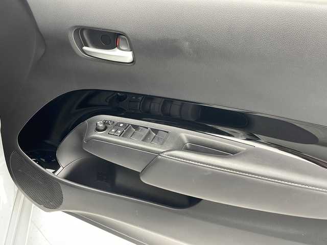 トヨタ アクア G 沖縄県 2021(令3)年 6.9万km プラチナホワイトパールマイカ 純正ディスプレイオーディオ　/(Ｂｌｕｅｔｏｏｔｈ　ＡＭ　ＦＭ)/バックカメラ　/ＵＳＢ入力端子/ビルドインＥＴＣ　/トヨタセーフティセンス/・衝突被害軽減ブレーキ (プリクラッシュセーフティ)																									/・ハンドル操作サポート (レーントレーシングアシスト)																									/・追従ドライブ支援機能 (レーダークルーズコントロール)																									/・車線はみ出しアラート (レーンディパーチャーアラート)																									/・自動ハイビーム (オートマチックハイビーム)																									/スマートキー　/オートライト　/ステアリングスイッチ　/ＬＥＤヘッドライト　/電動格納ミラー/ＳＯＳボタン/保証書/取扱説明書