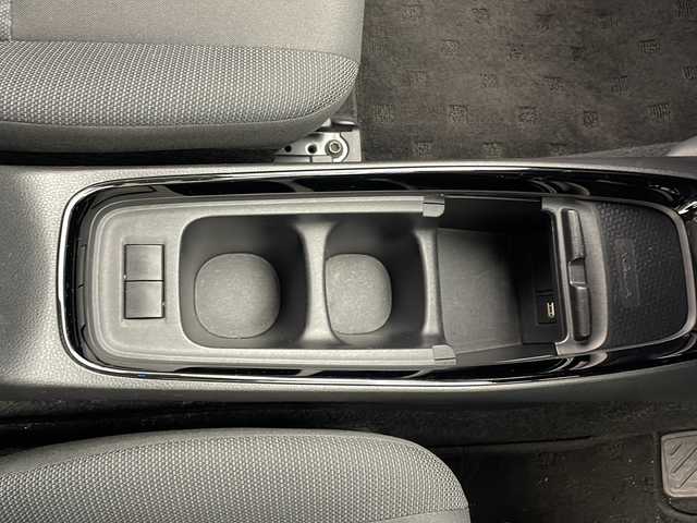 トヨタ アクア G 沖縄県 2021(令3)年 6.9万km プラチナホワイトパールマイカ 純正ディスプレイオーディオ　/(Ｂｌｕｅｔｏｏｔｈ　ＡＭ　ＦＭ)/バックカメラ　/ＵＳＢ入力端子/ビルドインＥＴＣ　/トヨタセーフティセンス/・衝突被害軽減ブレーキ (プリクラッシュセーフティ)																									/・ハンドル操作サポート (レーントレーシングアシスト)																									/・追従ドライブ支援機能 (レーダークルーズコントロール)																									/・車線はみ出しアラート (レーンディパーチャーアラート)																									/・自動ハイビーム (オートマチックハイビーム)																									/スマートキー　/オートライト　/ステアリングスイッチ　/ＬＥＤヘッドライト　/電動格納ミラー/ＳＯＳボタン/保証書/取扱説明書