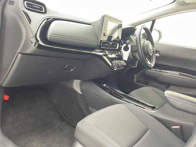 トヨタ アクア G 沖縄県 2021(令3)年 6.9万km プラチナホワイトパールマイカ 純正ディスプレイオーディオ　/(Ｂｌｕｅｔｏｏｔｈ　ＡＭ　ＦＭ)/バックカメラ　/ＵＳＢ入力端子/ビルドインＥＴＣ　/トヨタセーフティセンス/・衝突被害軽減ブレーキ (プリクラッシュセーフティ)																									/・ハンドル操作サポート (レーントレーシングアシスト)																									/・追従ドライブ支援機能 (レーダークルーズコントロール)																									/・車線はみ出しアラート (レーンディパーチャーアラート)																									/・自動ハイビーム (オートマチックハイビーム)																									/スマートキー　/オートライト　/ステアリングスイッチ　/ＬＥＤヘッドライト　/電動格納ミラー/ＳＯＳボタン/保証書/取扱説明書