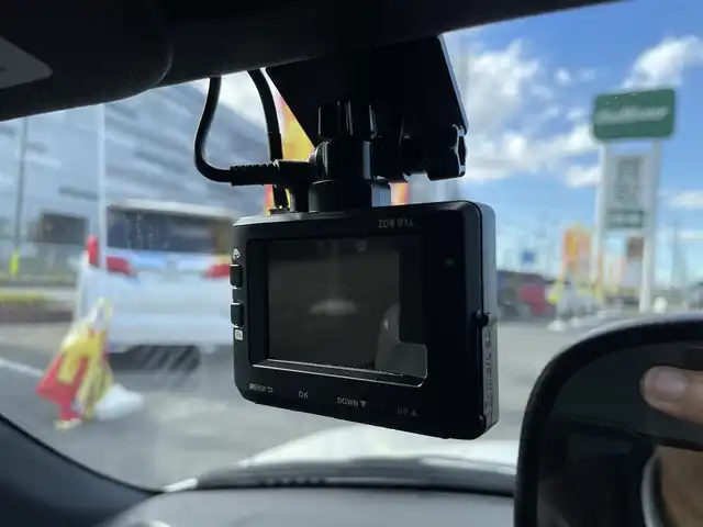 トヨタ コペン GRスポーツ 千葉県 2021(令3)年 3.6万km パールホワイトⅢ ５MT/フジツボ二本出しマフラー/Pivotパワードライブ/Pivotブースト計/HKSエアクリーナー/専用純正レカロシート/純正BBS16インチアルミホイール/純正momoステアリング/スマートキー/シートヒーター/純正LEDヘッドライト/フォグランプ/社外ドライブレコーダー【ZDR016】/ETC/社外シフトノブ