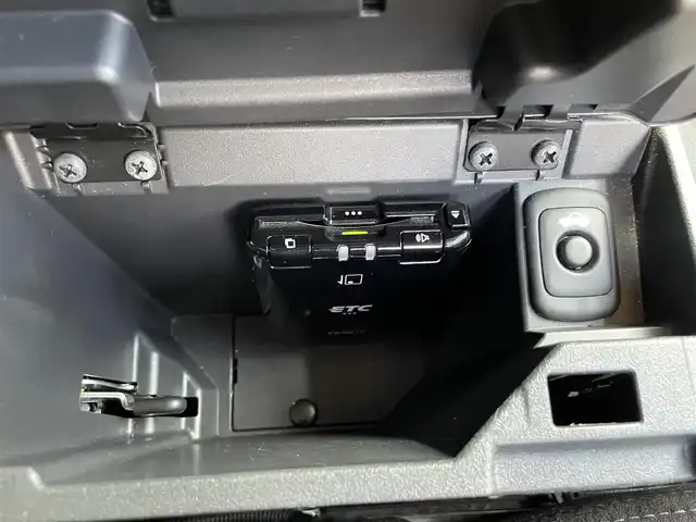 トヨタ コペン GRスポーツ 千葉県 2021(令3)年 3.6万km パールホワイトⅢ ５MT/フジツボ二本出しマフラー/Pivotパワードライブ/Pivotブースト計/HKSエアクリーナー/専用純正レカロシート/純正BBS16インチアルミホイール/純正momoステアリング/スマートキー/シートヒーター/純正LEDヘッドライト/フォグランプ/社外ドライブレコーダー【ZDR016】/ETC/社外シフトノブ