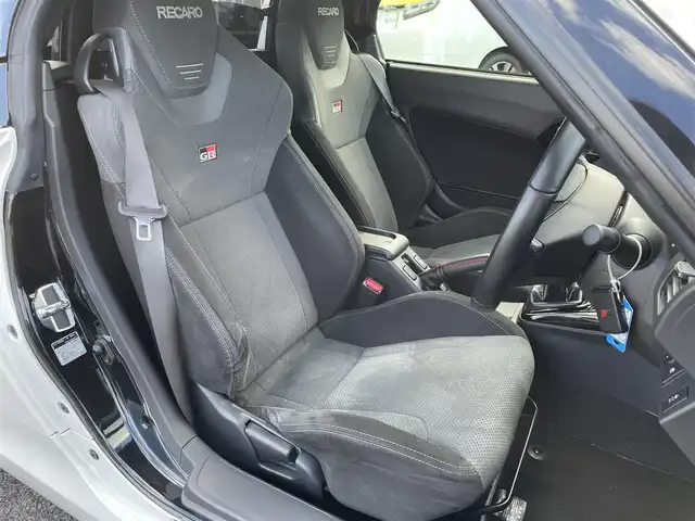 トヨタ コペン GRスポーツ 千葉県 2021(令3)年 3.6万km パールホワイトⅢ ５MT/フジツボ二本出しマフラー/Pivotパワードライブ/Pivotブースト計/HKSエアクリーナー/専用純正レカロシート/純正BBS16インチアルミホイール/純正momoステアリング/スマートキー/シートヒーター/純正LEDヘッドライト/フォグランプ/社外ドライブレコーダー【ZDR016】/ETC/社外シフトノブ