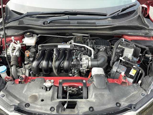 ホンダ ヴェゼル ハイブリッド RS ホンダセンシング 山口県 2016(平28)年 8.9万km プレミアムクリスタルレッドM 純正8インチナビ　【VXM-165VFEi】/・Bluetooth接続/・フルセグテレビ/・DVD再生機能有/バックカメラ/ビルトインETC/ドライブレコーダー/ホンダセンシング/・車線維持支援システム/・路外逸脱抑制機能/・歩行者事故低減ステアリング/・標識認識機能/・先行車発進お知らせ機能/・衝突軽減ブレーキ/・誤発進抑制機能/・アダプティブクルーズコントロール/パドルシフト/D/N席シートヒーター/電子パーキング/USB入力端子/ハーフレザーシート/純正フロアマット/スマートキー/プッシュスタート/スペアキー1本/ドアバイザー/ウィンカーミラー/純正18インチAW