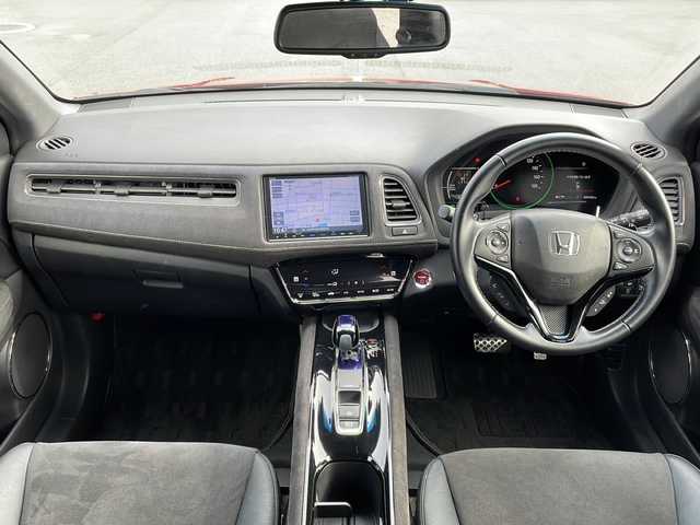 ホンダ ヴェゼル ハイブリッド RS ホンダセンシング 山口県 2016(平28)年 8.9万km プレミアムクリスタルレッドM 純正8インチナビ　【VXM-165VFEi】/・Bluetooth接続/・フルセグテレビ/・DVD再生機能有/バックカメラ/ビルトインETC/ドライブレコーダー/ホンダセンシング/・車線維持支援システム/・路外逸脱抑制機能/・歩行者事故低減ステアリング/・標識認識機能/・先行車発進お知らせ機能/・衝突軽減ブレーキ/・誤発進抑制機能/・アダプティブクルーズコントロール/パドルシフト/D/N席シートヒーター/電子パーキング/USB入力端子/ハーフレザーシート/純正フロアマット/スマートキー/プッシュスタート/スペアキー1本/ドアバイザー/ウィンカーミラー/純正18インチAW